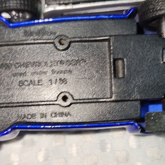 MAISTRO EUC 2 CAR 2000 CHEVROLET and PLYMOUTH PRONTO SPYDER SCALED CARS - Picture 4 of 5